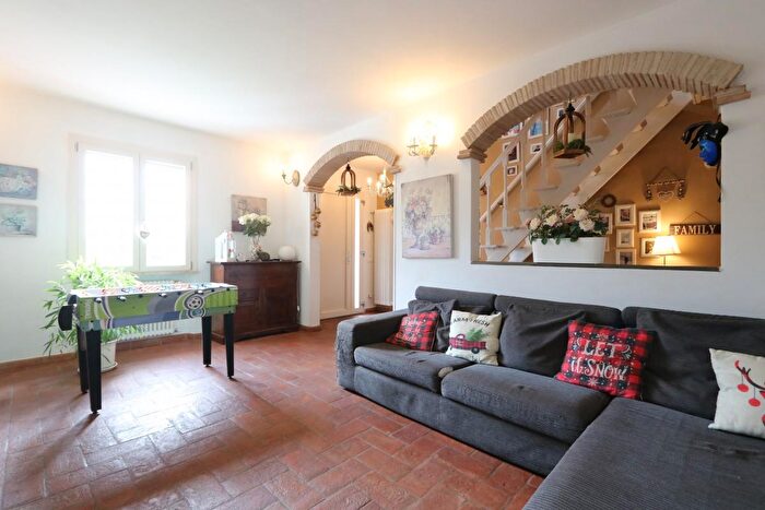 Casa con 11 locali in vendita in San Giuliano Terme