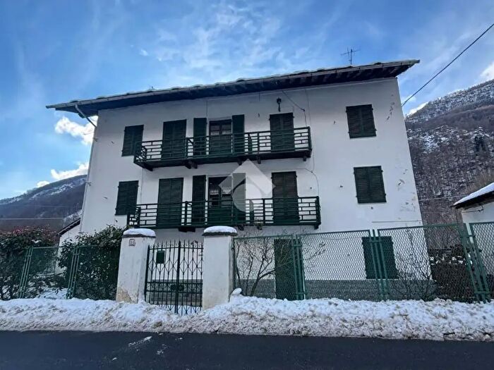 Appartamento bilocale in affitto in Via Mottera, Chialamberto