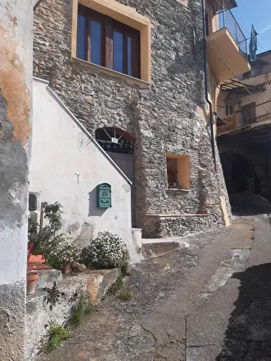 Casa con 5 locali in vendita in Via Paotano, Pornassio