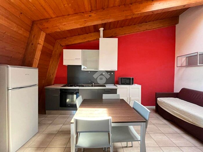 Appartamento bilocale in affitto in Via Garigliano, Isola, Milano