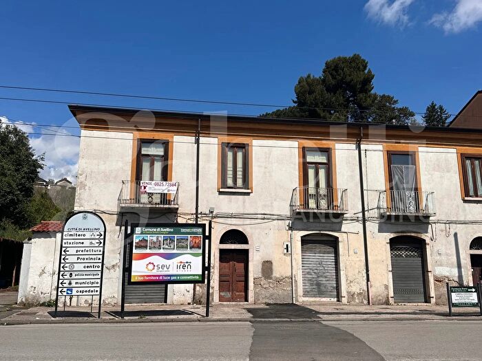 Appartamento quadrilocale in vendita in Via Francesco Tedesco, Avellino