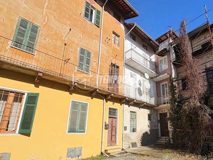 Appartamento con 6 locali in vendita in Via Tarino, Cossato