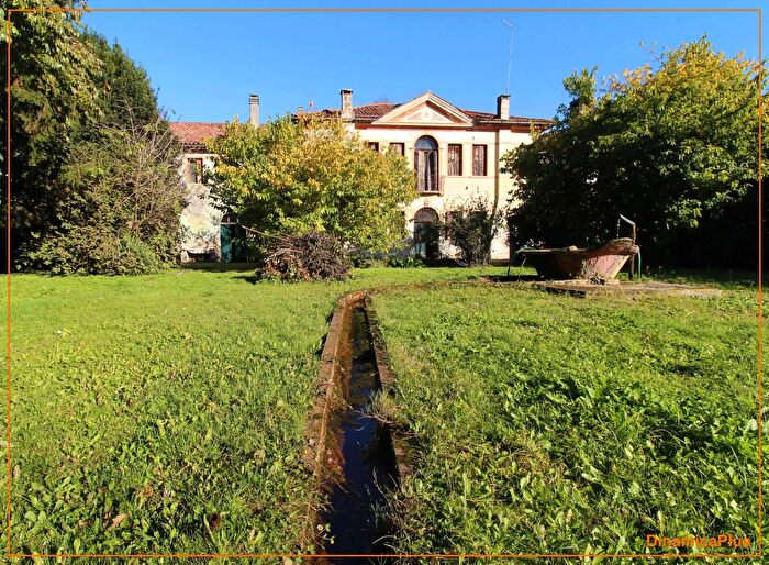 Casa con 20 locali in vendita in Via Campagnola, Ormelle