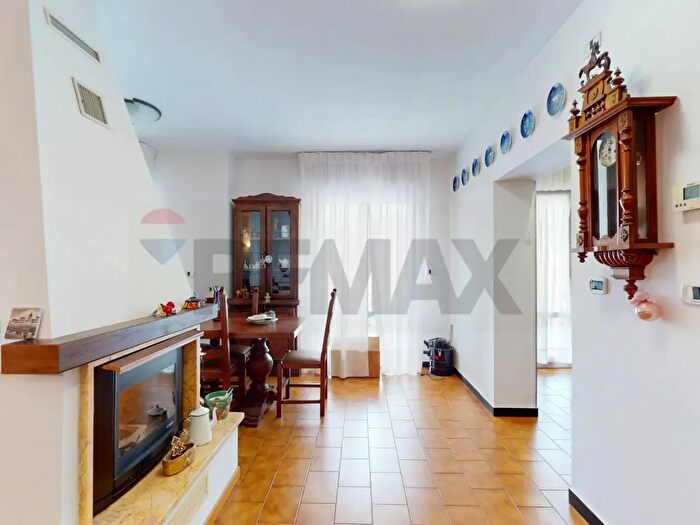 Appartamento con 7 locali in vendita in Via Chiappella b, Serra Ricco