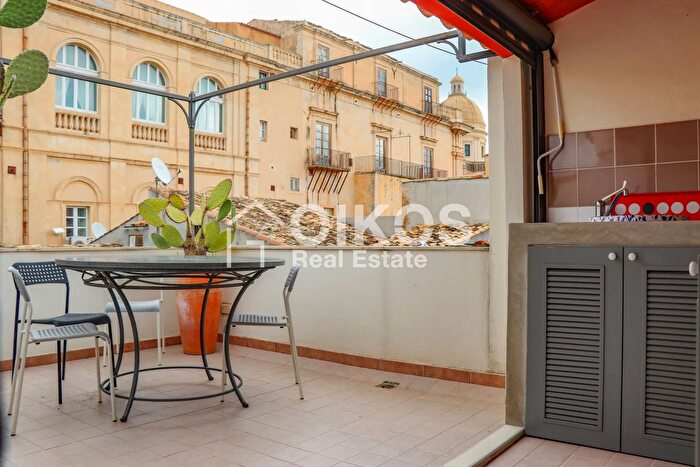 Casa con 5 locali in vendita in Via Rocco Pirri, Noto