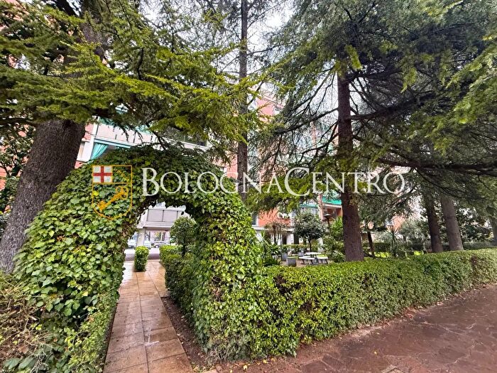 Appartamento con 5 locali in vendita in Via Alceste De Ambris, Bologna