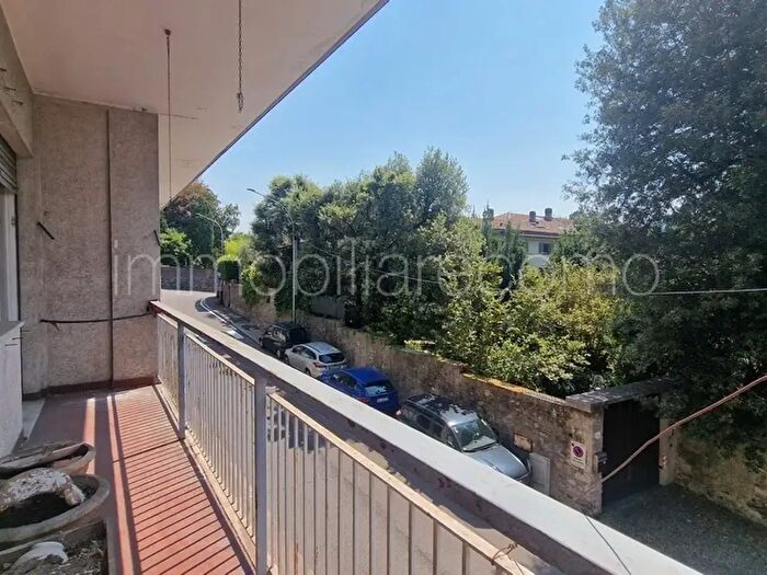 Appartamento con 5 locali in vendita in Via Crispi, Como