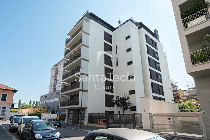 Appartamento quadrilocale in vendita in Via Savona, Milano