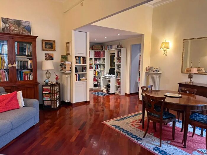 Appartamento con 6 locali in vendita in Via Cesare Cabella, Genova