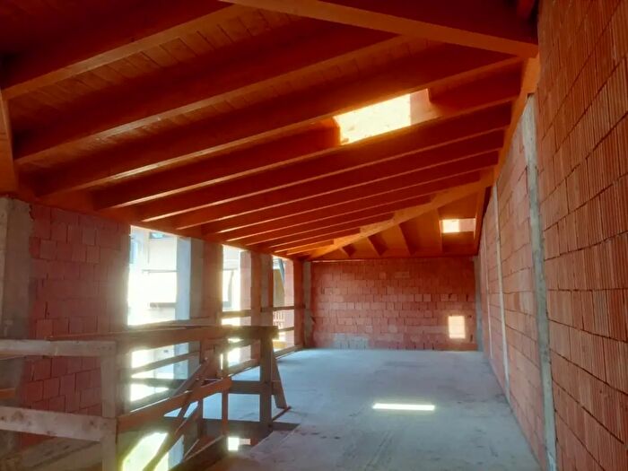 Casa con 5 locali in vendita in Comun Nuovo