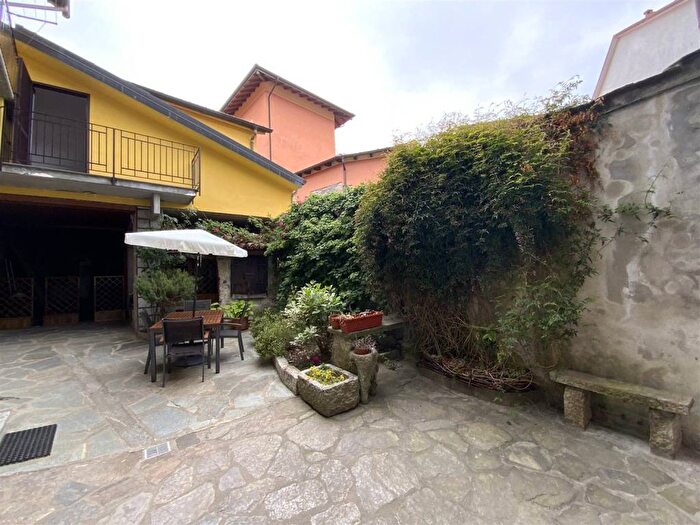Appartamento con 5 locali in affitto in Via per Gignese, Nocco, Gignese