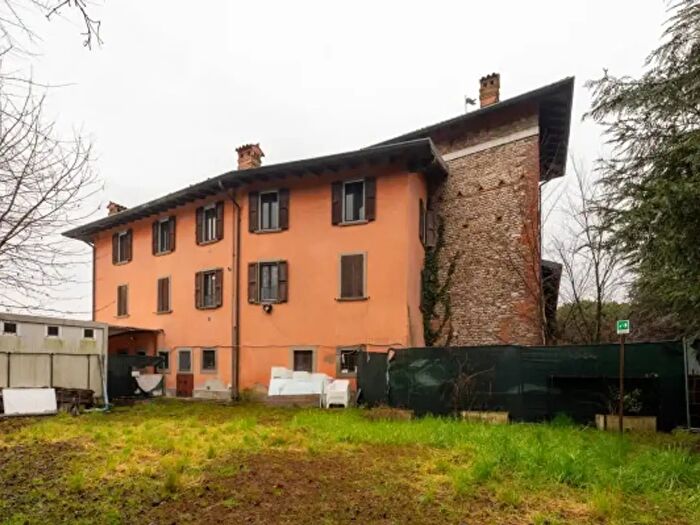 Casa con 6 locali in vendita in Via Guzzanica, Stezzano