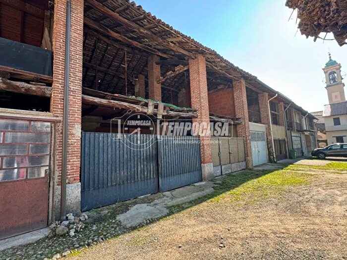 Casa bilocale in vendita in Via Ansperto da Biassono, Biassono