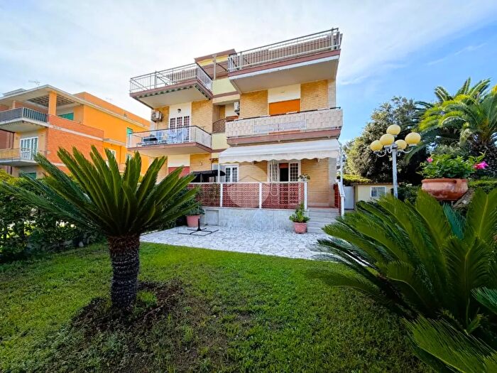 Appartamento trilocale in vendita in Viale Virgilio, Anzio