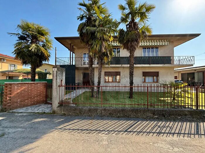 Casa con 7 locali in vendita in Via Arzere, Solesino