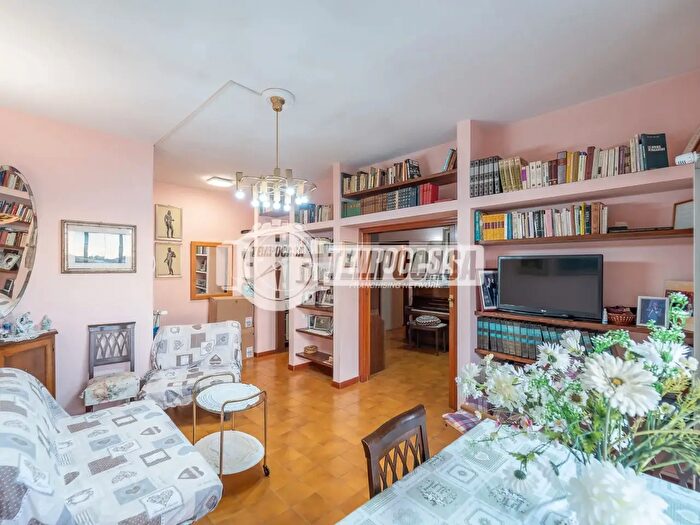 Appartamento trilocale in vendita in Via Ernesto Rossi, Roma