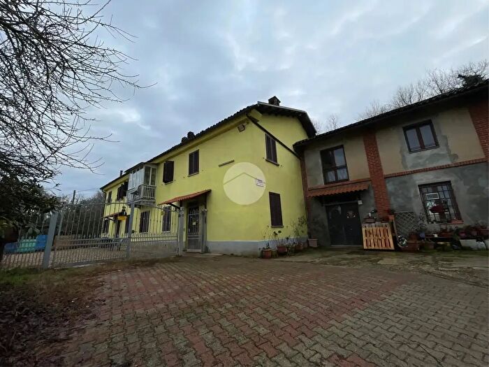 Casa con 10 locali in vendita in Recinto Santo Spirito Sud, Asti