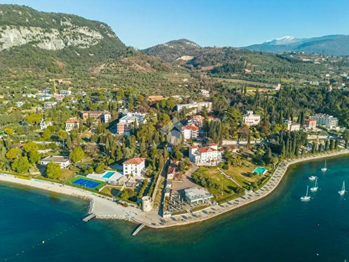 Appartamento trilocale in vendita in Via Guglielmo Marconi, Garda