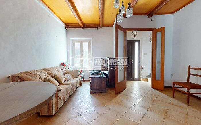 Casa con 5 locali in vendita in Castelfidardo