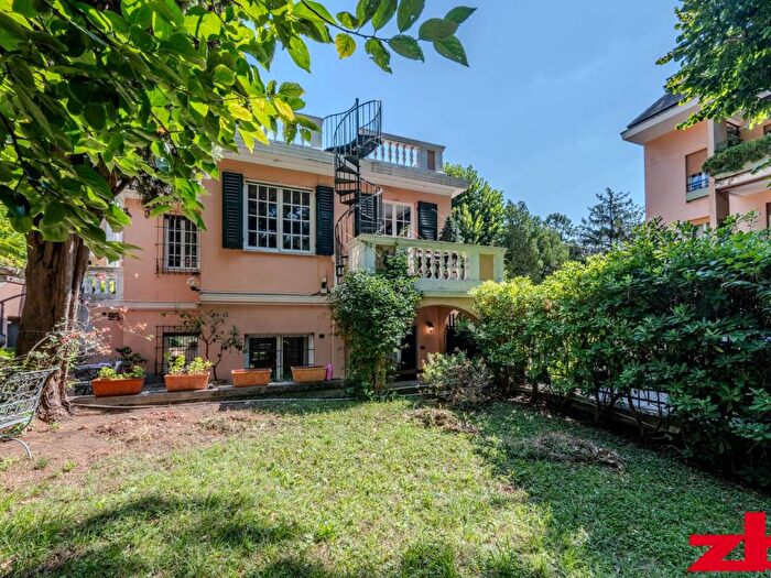 Appartamento con 6 locali in affitto in Viale Francesco Causa, Albaro, Genova