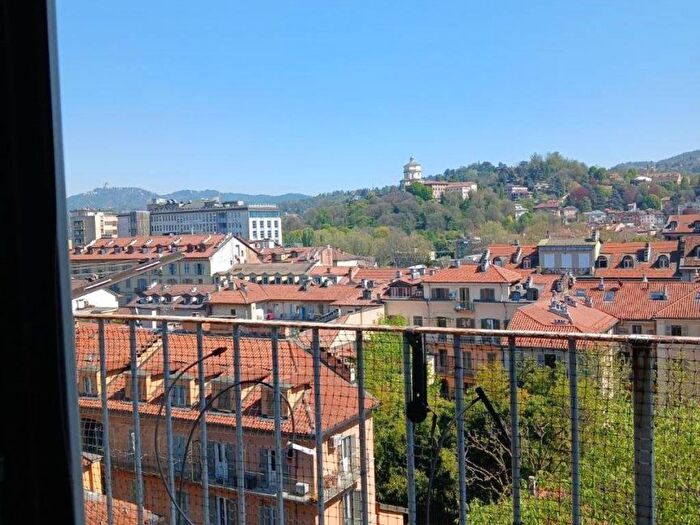 Appartamento monolocale in affitto in Via Fratelli Calandra, Via della Rocca, Torino