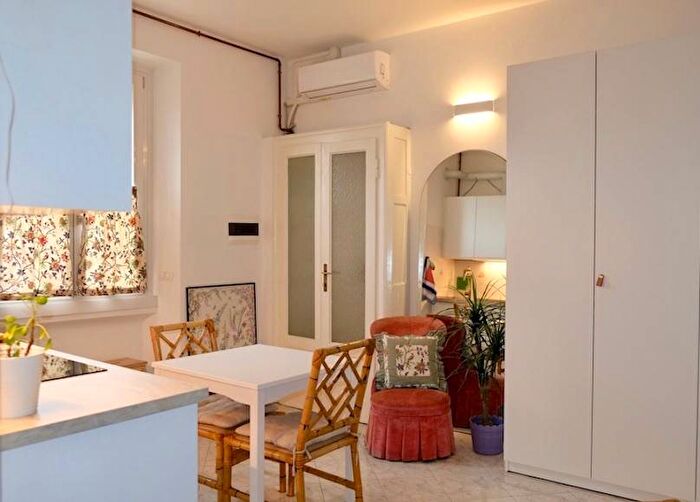 Appartamento monolocale in affitto in Via Morimondo, Barona, Milano