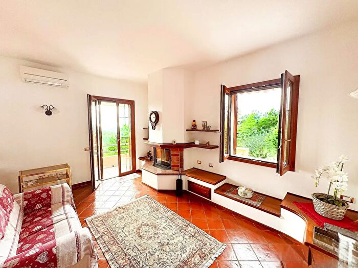 Casa con 7 locali in vendita in Ceranesi