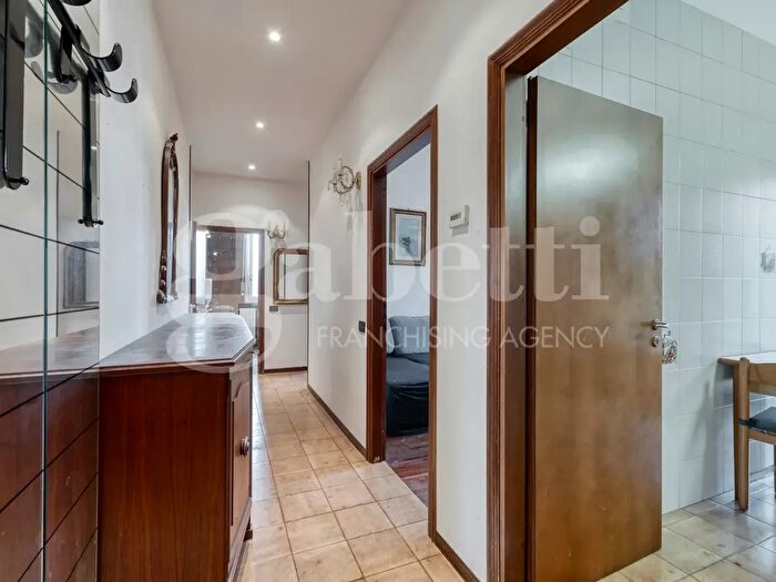 Appartamento trilocale in vendita in Via Arno, Bologna