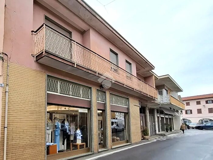 Casa quadrilocale in vendita in Via Dante, Inveruno