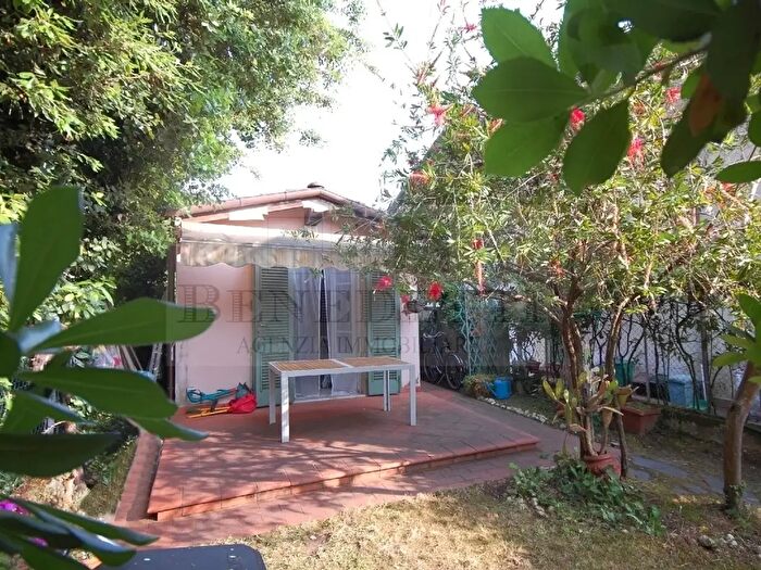 Casa bilocale in vendita in Via Concordia, Pietrasanta