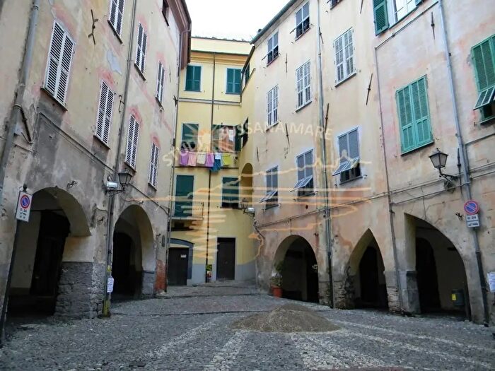 Appartamento trilocale in vendita in Via Gastaldi, Taggia