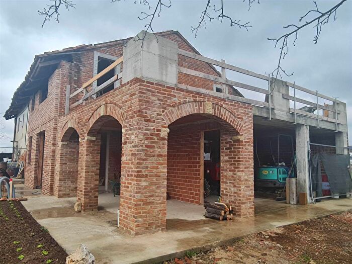 Casa quadrilocale in vendita in Via Circonvallazione Savi Villanova dAsti At Italy, Villanova DAsti