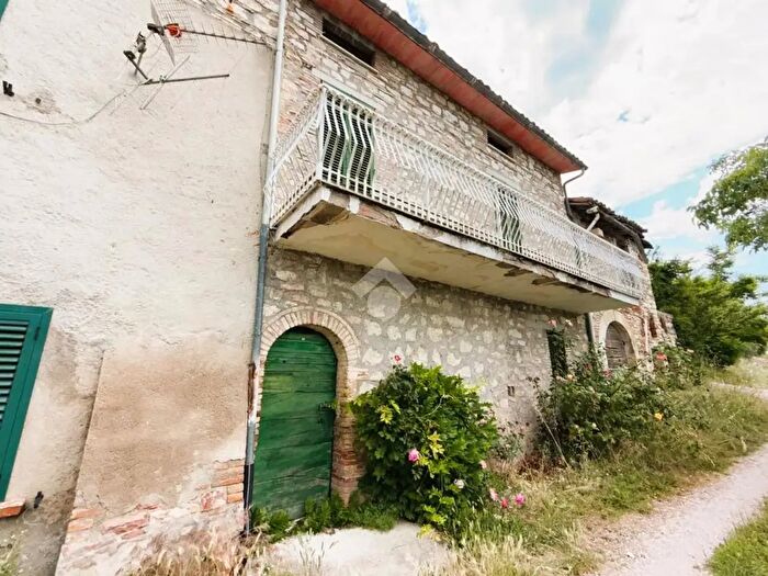 Appartamento trilocale in vendita in Fraz Monteleto, Gubbio