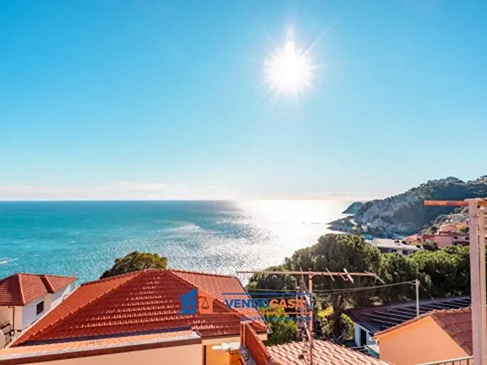 Appartamento trilocale in vendita in Via Ademaro De Mari, Bergeggi