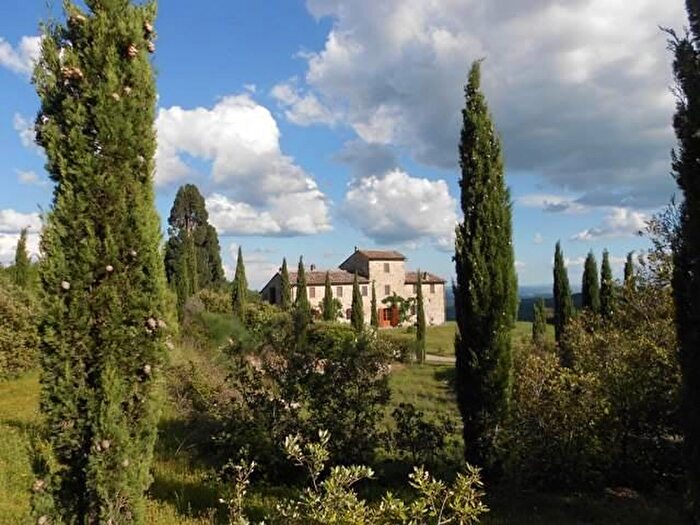 Casa con 16 locali in vendita in Castelnuovo Berardenga