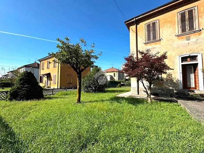 Casa quadrilocale in vendita in Via Cavour, Capriate San Gervasio