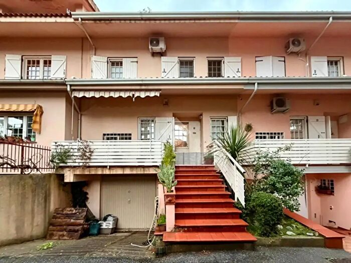 Casa con 7 locali in vendita in Via Repaci, Rende