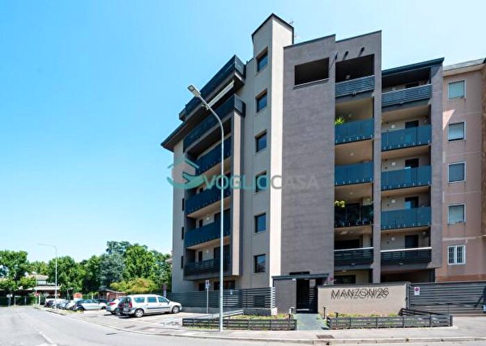 Appartamento trilocale in vendita in Via Alessandro Manzoni, Trezzano Sul Naviglio