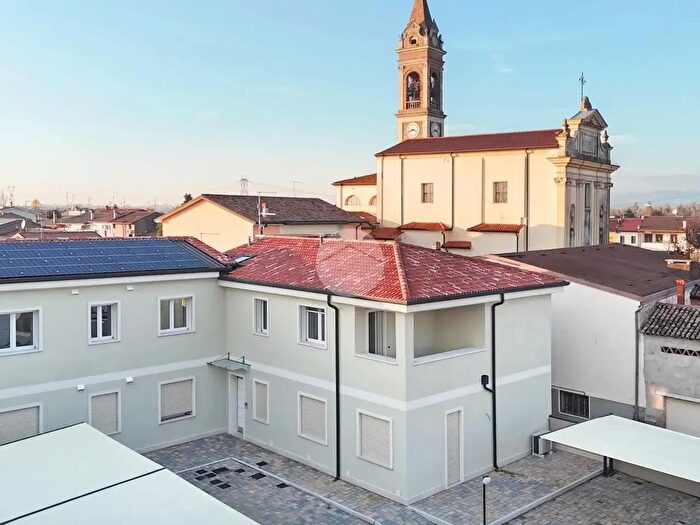 Appartamento trilocale in vendita in Via di Mezzo, Zevio