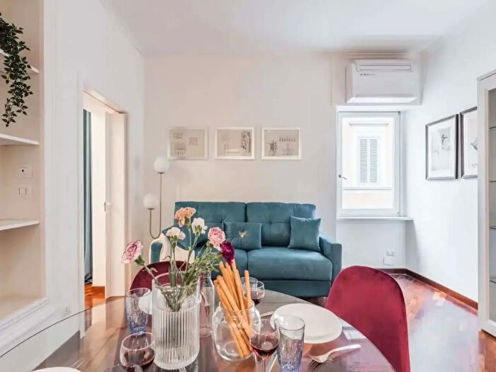 Appartamento monolocale in affitto in Via Frattina, Roma