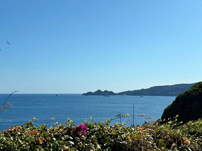 Appartamento con 7 locali in vendita in Piazza XXVII Dicembre, Zoagli