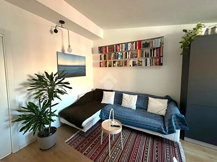 Appartamento trilocale in affitto in Via Davanzati Bernardo, Milano