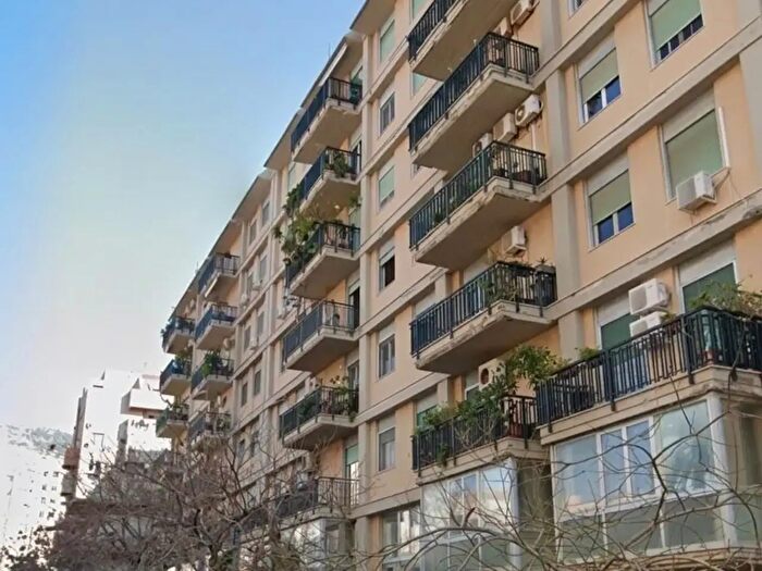 Appartamento quadrilocale in vendita in Via Sacra Famiglia, Palermo