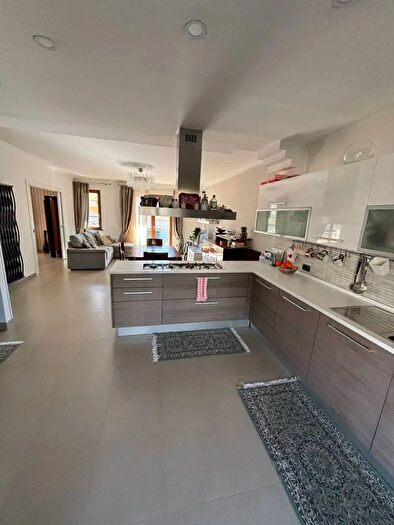 Appartamento con 5 locali in vendita in Via Sacerdote Biagio Mugione Cardito, Cardito