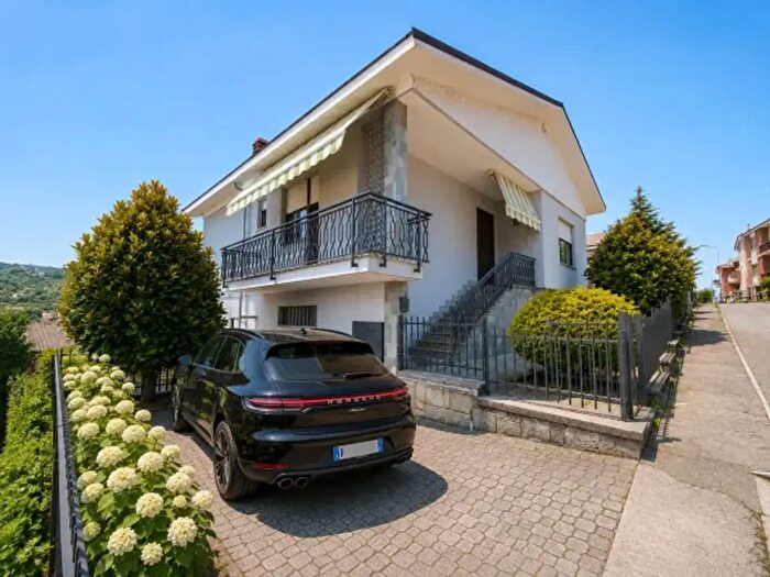 Casa quadrilocale in vendita in Via Guido Chiampo, Alba