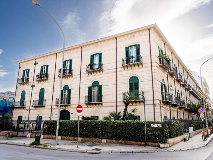 Appartamento trilocale in affitto in Via Dante, Malaspina, Palermo