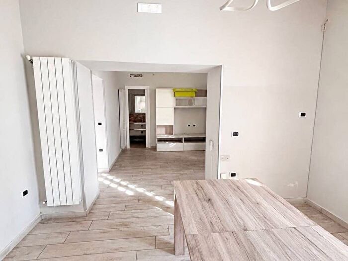 Appartamento con 5 locali in affitto in Via Santa Lucia, Capodrise