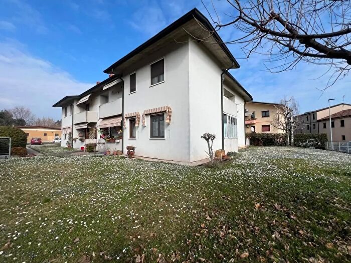 Appartamento quadrilocale in vendita in Via Salvo dAcquisto, Montorso Vicentino