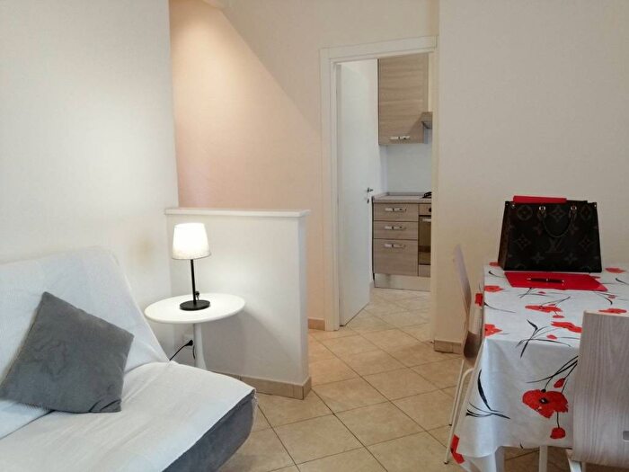 Appartamento trilocale in affitto in Via Caduti della Libertà, Centro, Casina