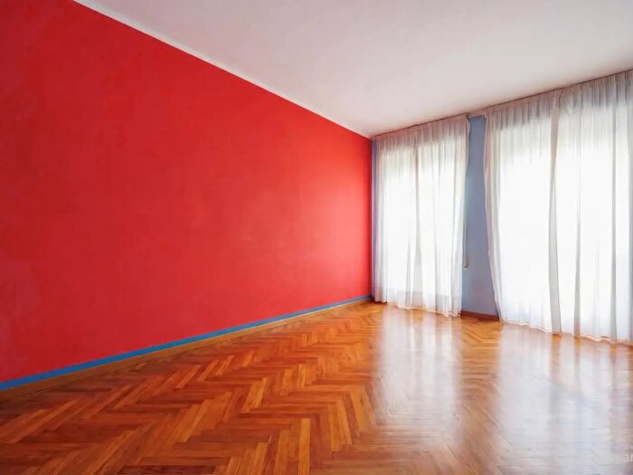 Appartamento con 5 locali in vendita in Via Alessandro Volta, Torino